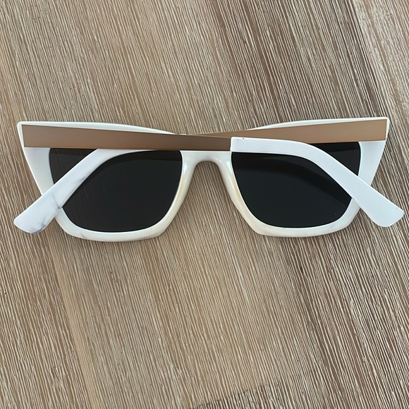 QUAY x DESI PERKINS White Sunglasses w/ Case 🤍 - Picture 3 of 5